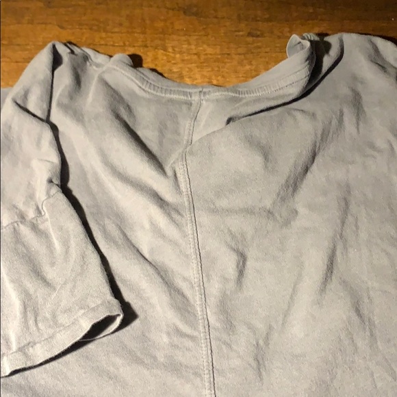 Old navy boyfriend t shirt - Picture 3 of 3